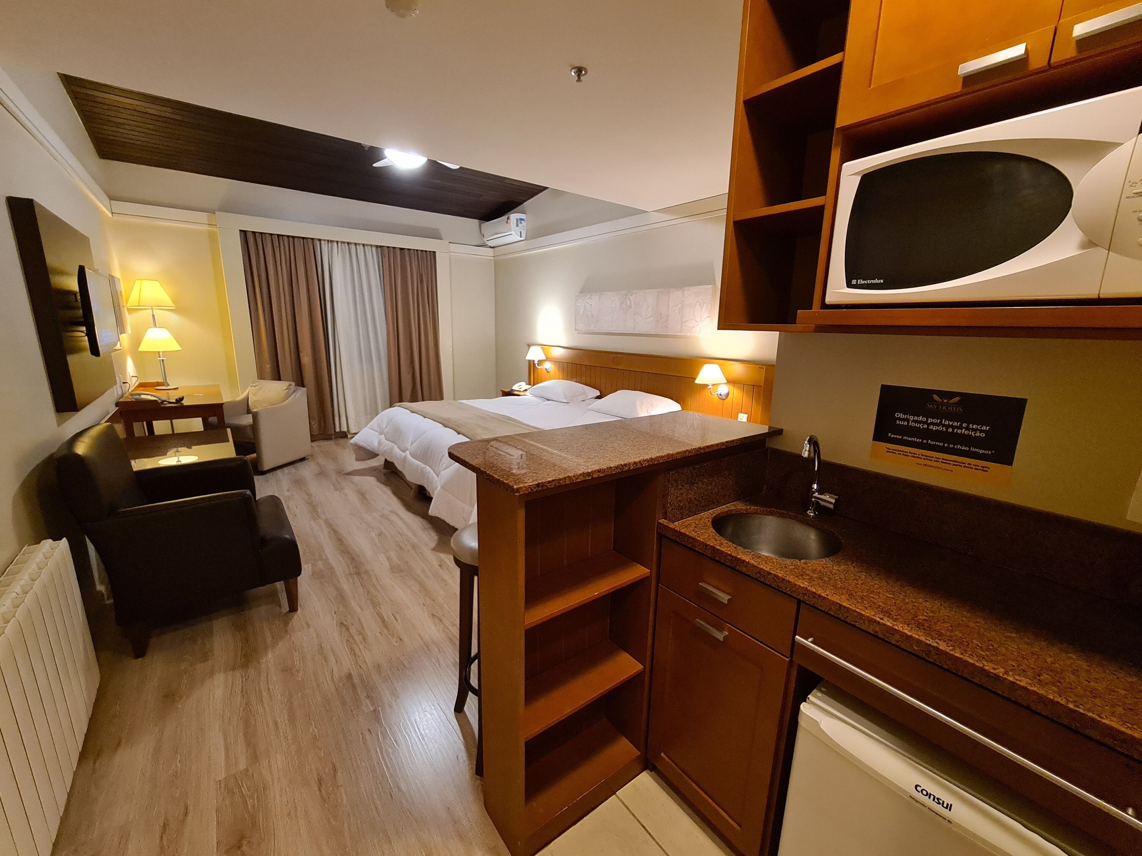 Allergitestade sängkläder, minibar, skrivbord och mörkläggningsgardiner