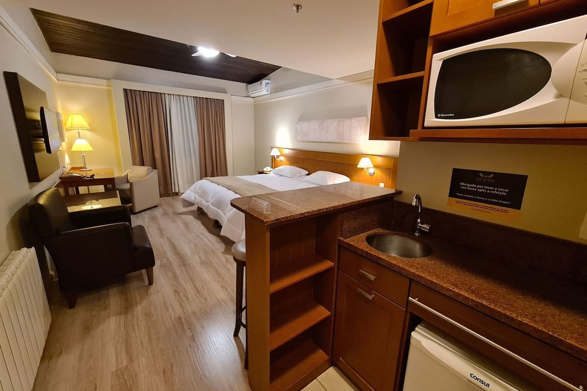 Hypo-allergenic bedding, minibar, desk, blackout curtains