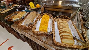 包含每日当地美食早餐