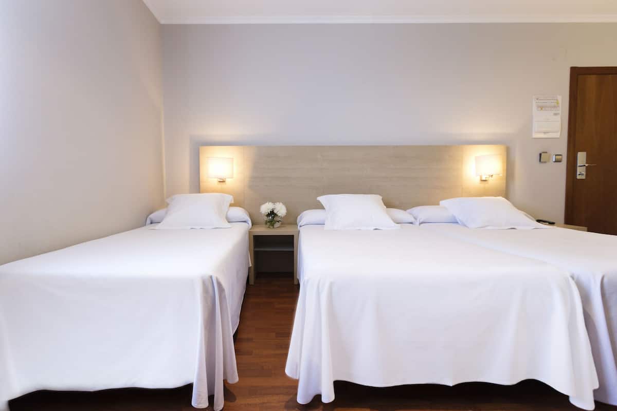 in-room safe, desk, soundproofing, free wifi