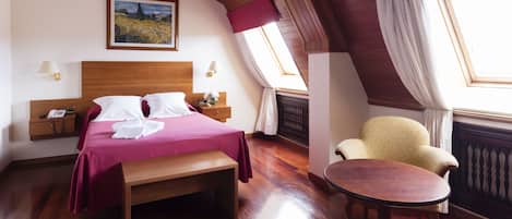 In-room safe, desk, soundproofing, free WiFi