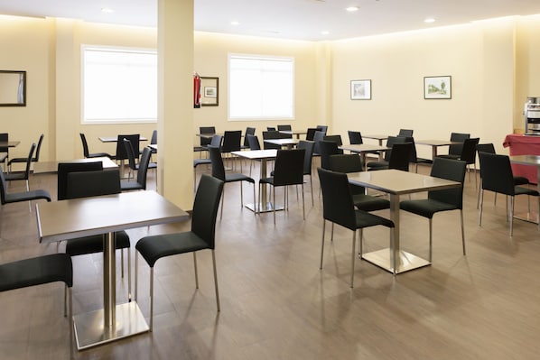 Daily buffet breakfast (EUR 8.80 per person)