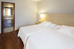 In-room safe, desk, soundproofing, free WiFi