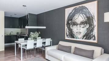 Apartment, 3 Bedrooms, Terrace | Hypo-allergenic bedding, in-room safe, iron/ironing board