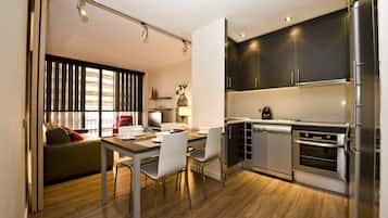 Departamento, 1 habitación | Cocina privada | Refrigerador, microondas, horno y parrilla de estufa