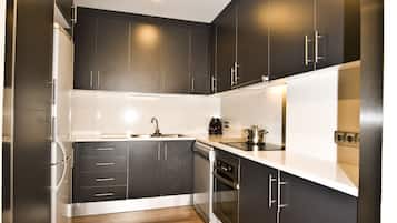 Departamento, 3 habitaciones, Terraza | Cocina privada | Refrigerador, microondas, horno y parrilla de estufa