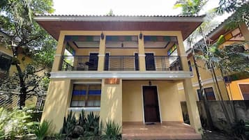 Villa | Skrivebord og sengetøy