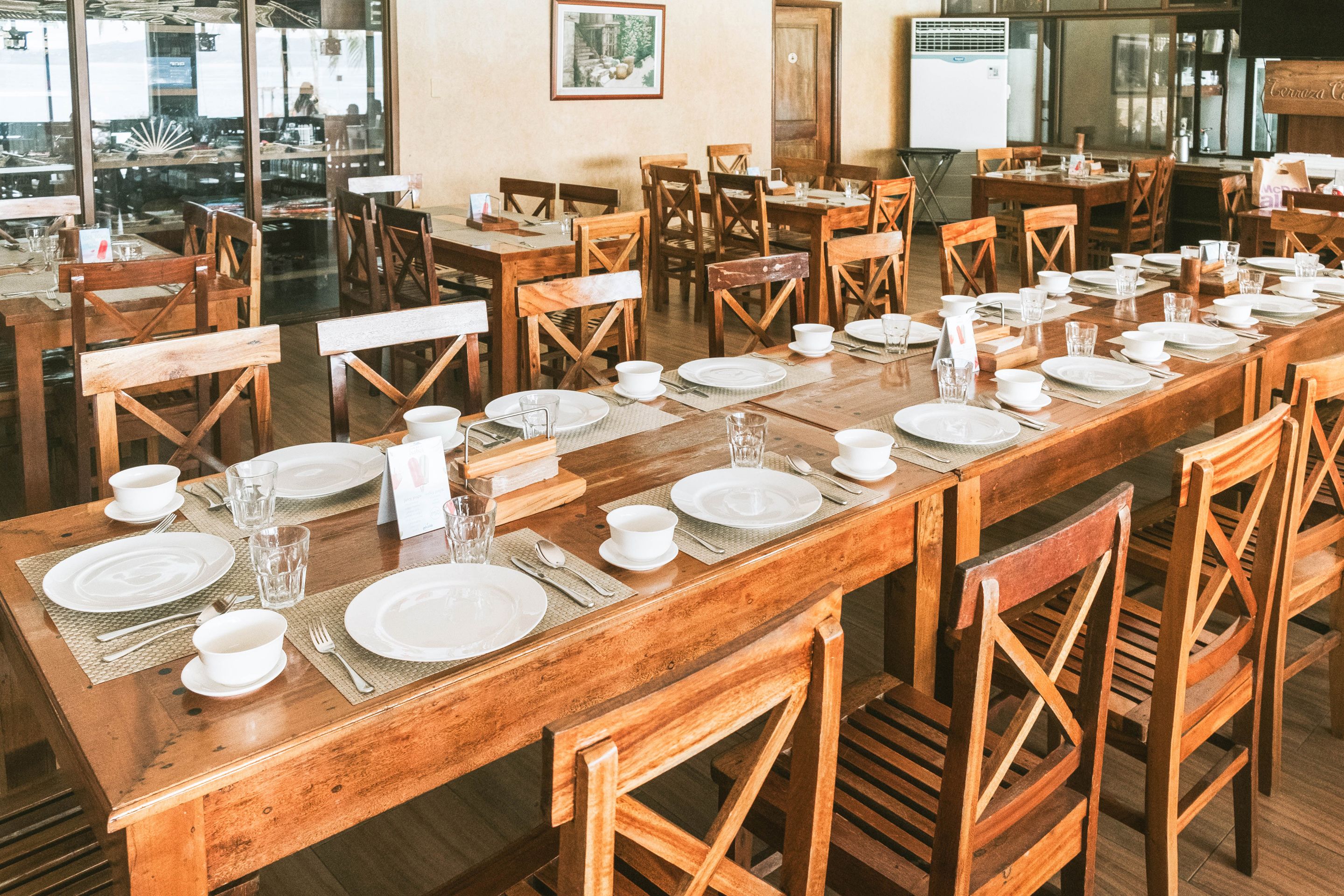 3 restaurants; breakfast, lunch and dinner served 