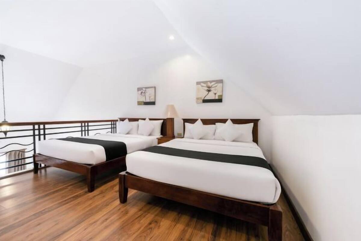 1 bedroom, desk, bed sheets
