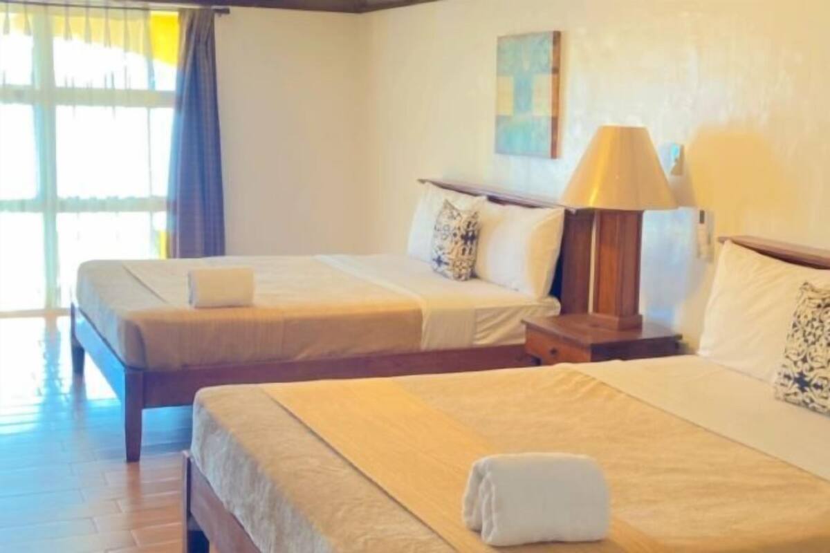 1 bedroom, desk, bed sheets