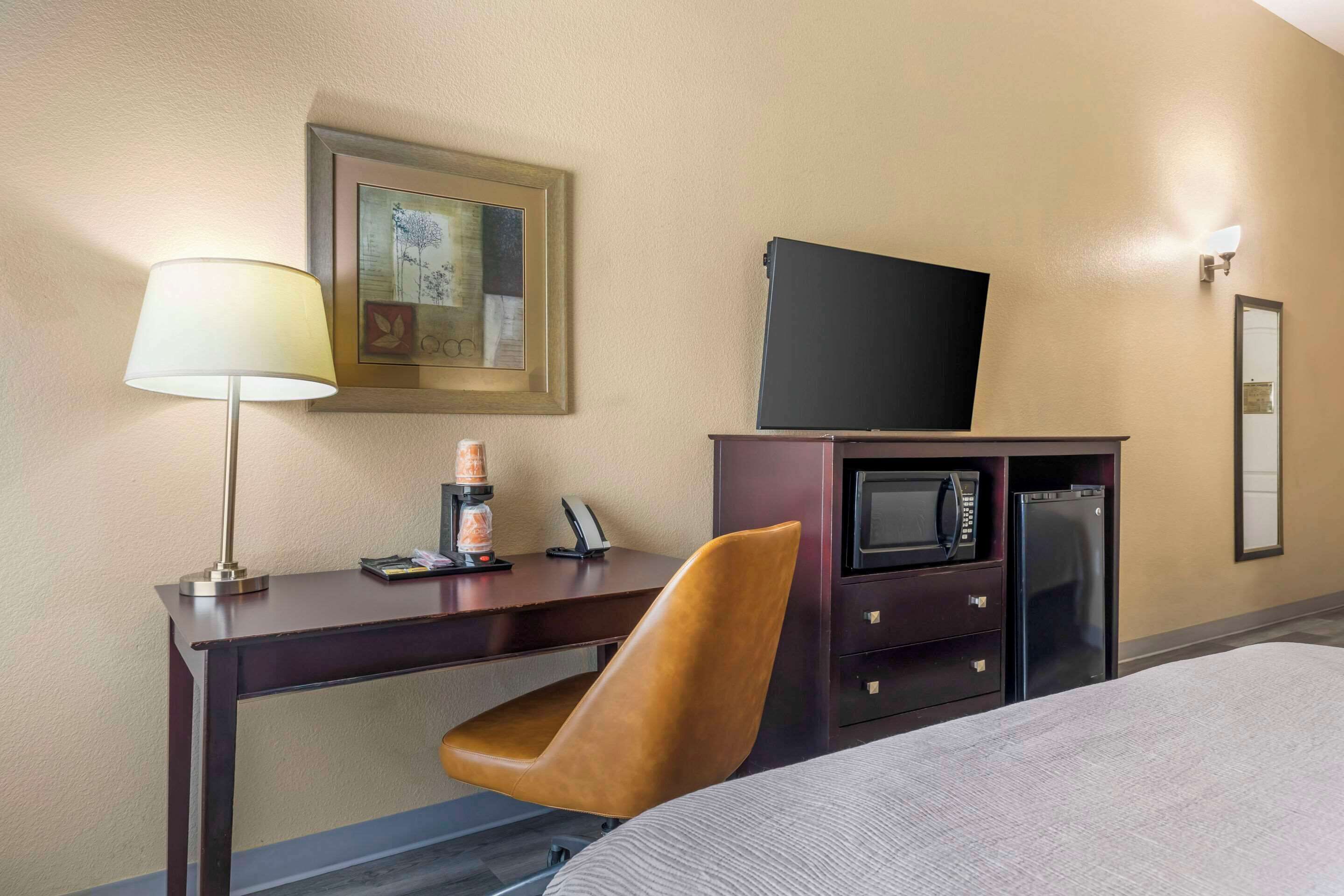 standard room, 2 queen beds, non smoking | pillow-top beds, desk, iron/ironing board, free wifi