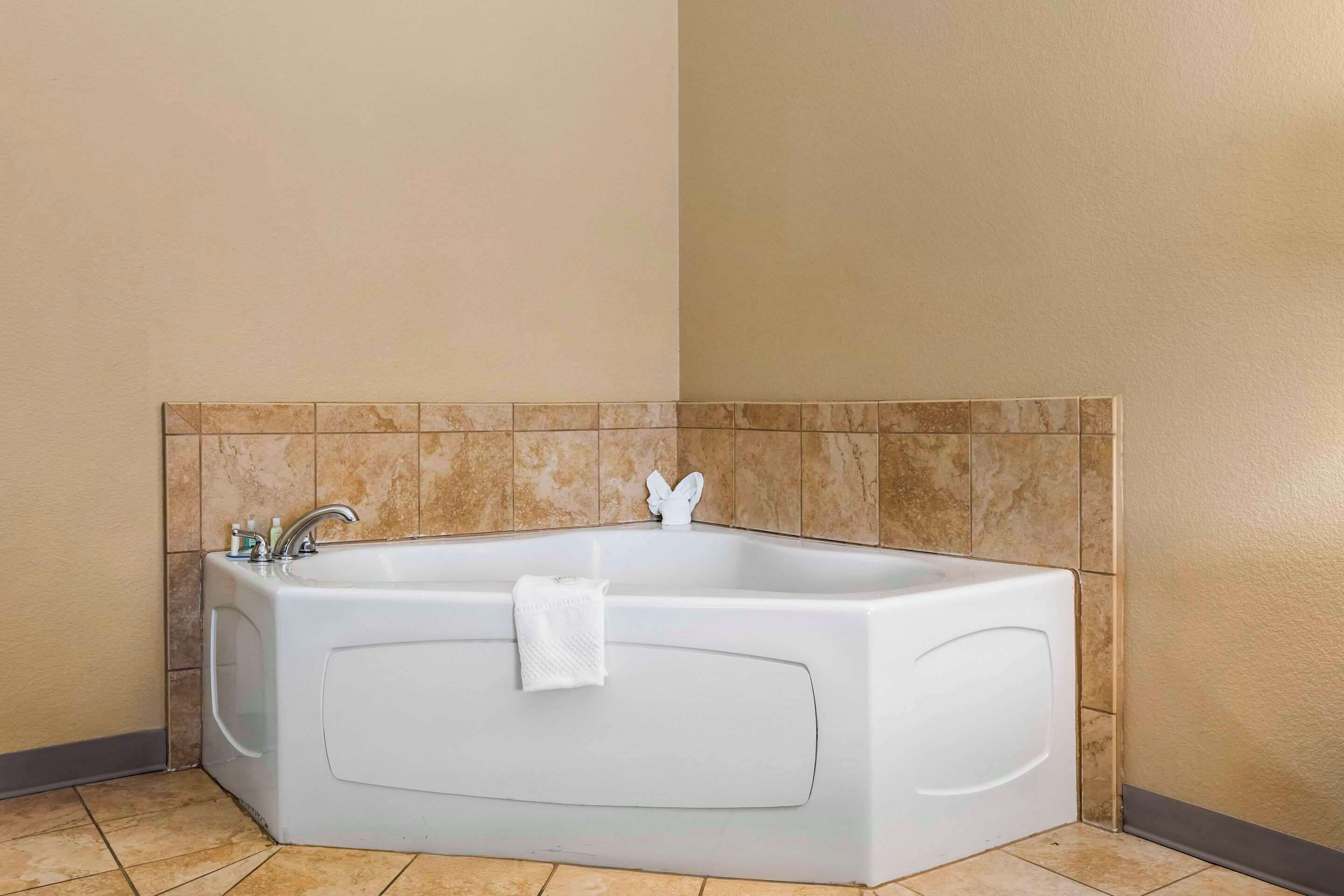 room, 1 king bed, accessible, non smoking | pillow-top beds, desk, iron/ironing board, free wifi