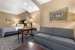 Suite, 1 King Bed, Non Smoking | Pillowtop beds, desk, iron/ironing board, free WiFi - Quality Inn & Suites Groesbeck North (Groesbeck)