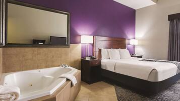 Suite Deluxe, 1 cama King size, para no fumadores | Caja de seguridad en la habitación y escritorio