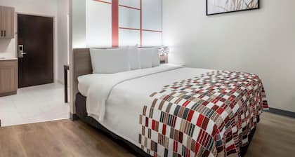Red Roof Inn & Suites Beaumont