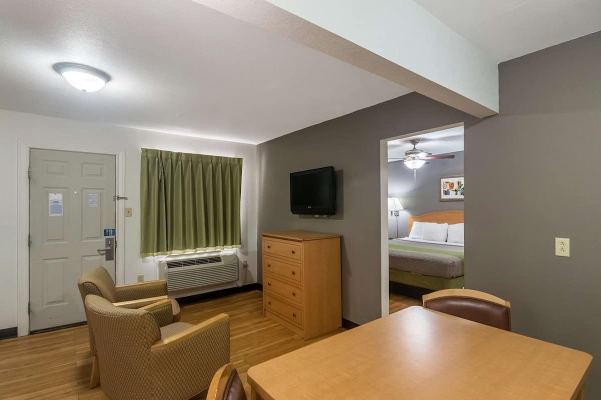 Rollaway beds, free WiFi, bed sheets