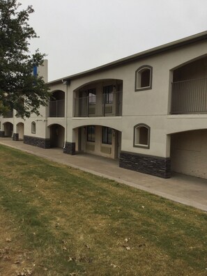 Exterior - Blue Bonnet Suites Extended Stay Lubbock, Texas (Lubbock)