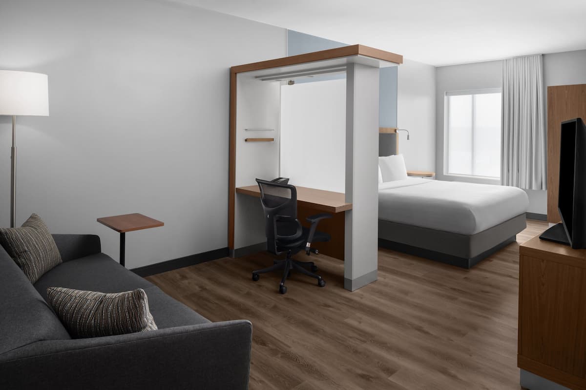 Pillowtop beds, in-room safe, desk, laptop workspace