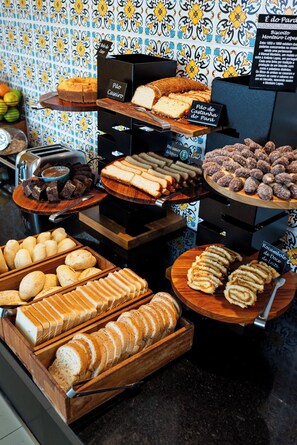 Buffet déjeuner servi en supplément les fins de semaine