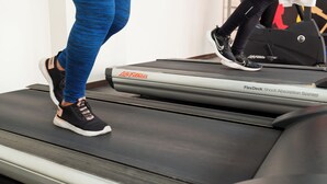 A treadmill with a FlexDeck shock absorption system. - ibis Styles Belém Nazaré (Belém)
