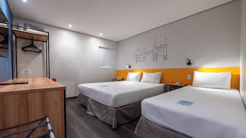 Apartamento superior, 1 cama doble | Escritorio, wifi gratis, ropa de cama
