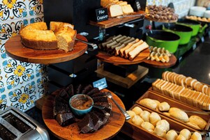 Desayuno buffet los fines de semana (BRL 58.00 por persona)