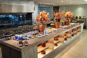 Breakfast, lunch and dinner served  - Marupiara Resort by Wish (Ipojuca)