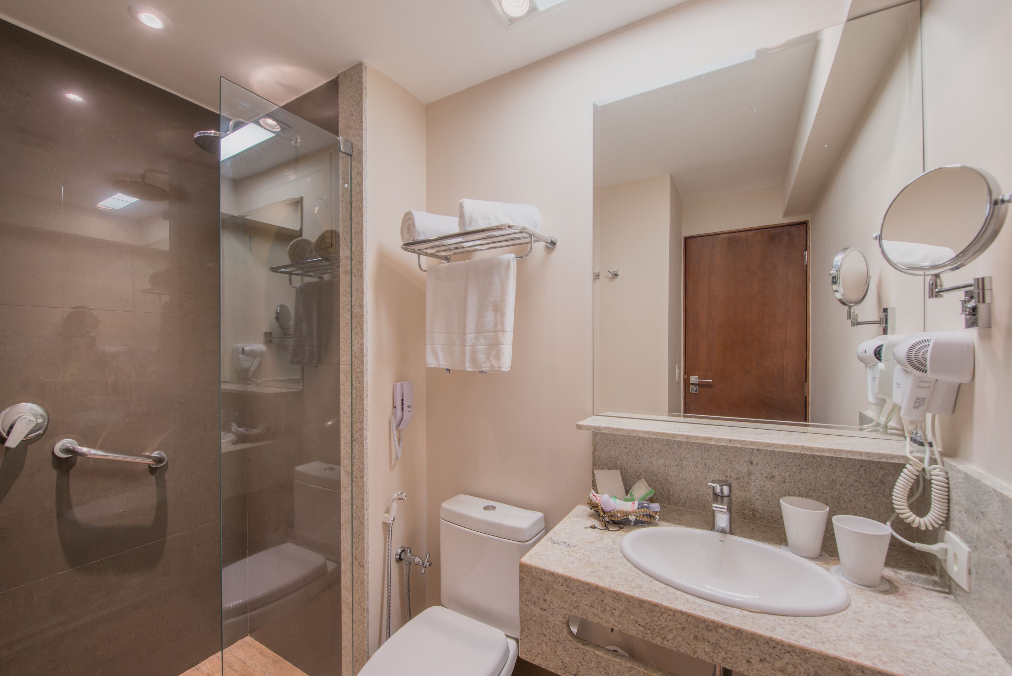 shower, rainfall showerhead, free toiletries, hair dryer