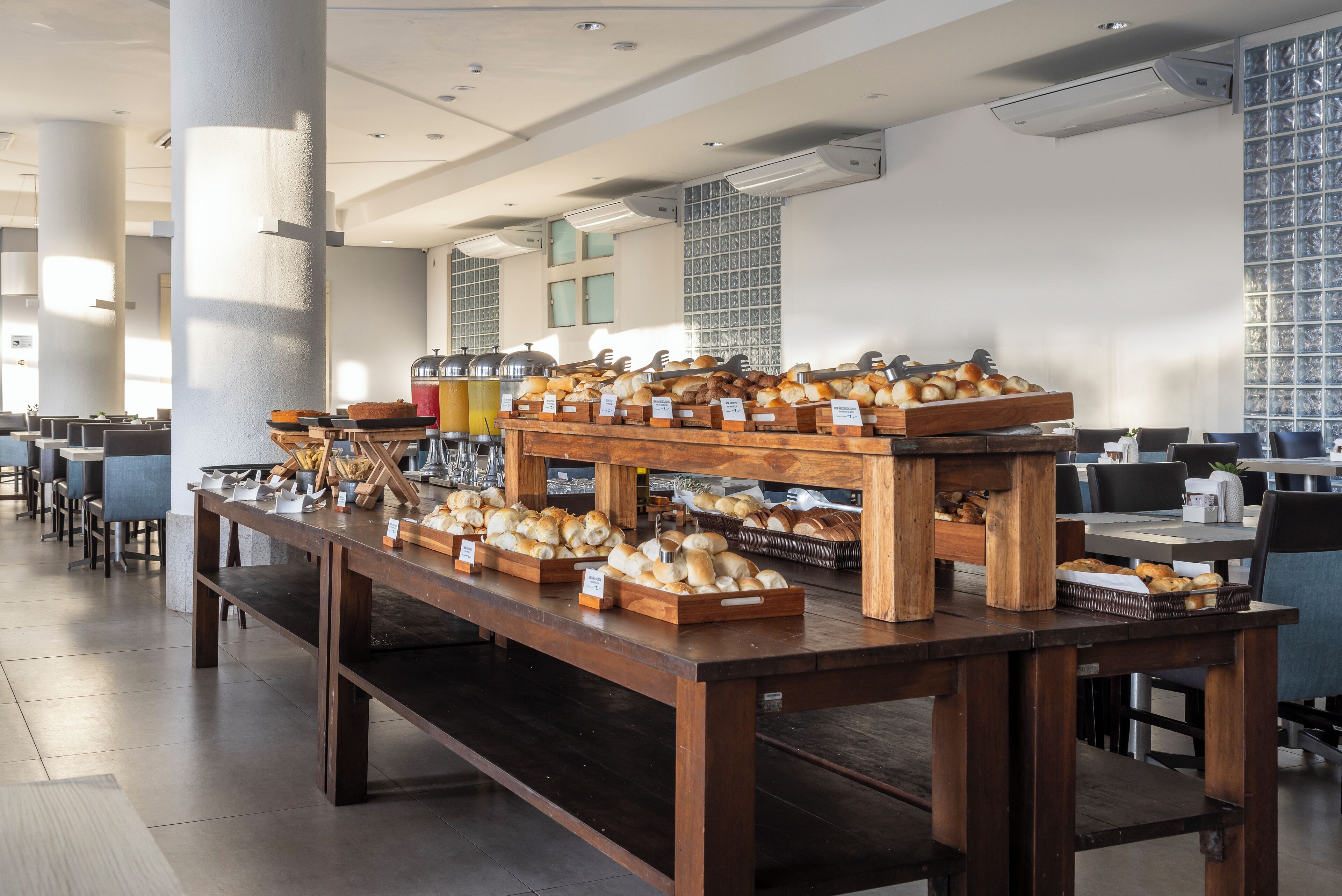 free daily full breakfast