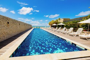 2 piscinas al aire libre, sillones reclinables de piscina