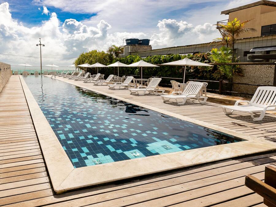 2 piscinas externas, espreguiçadeiras