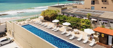 2 udendørs pools, liggestole