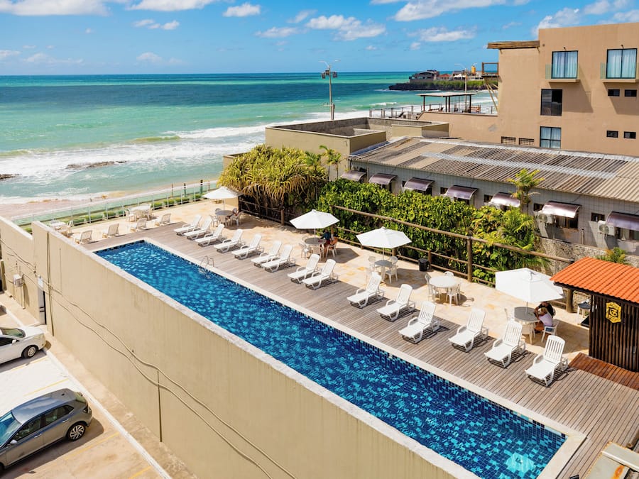 2 piscinas externas, espreguiçadeiras