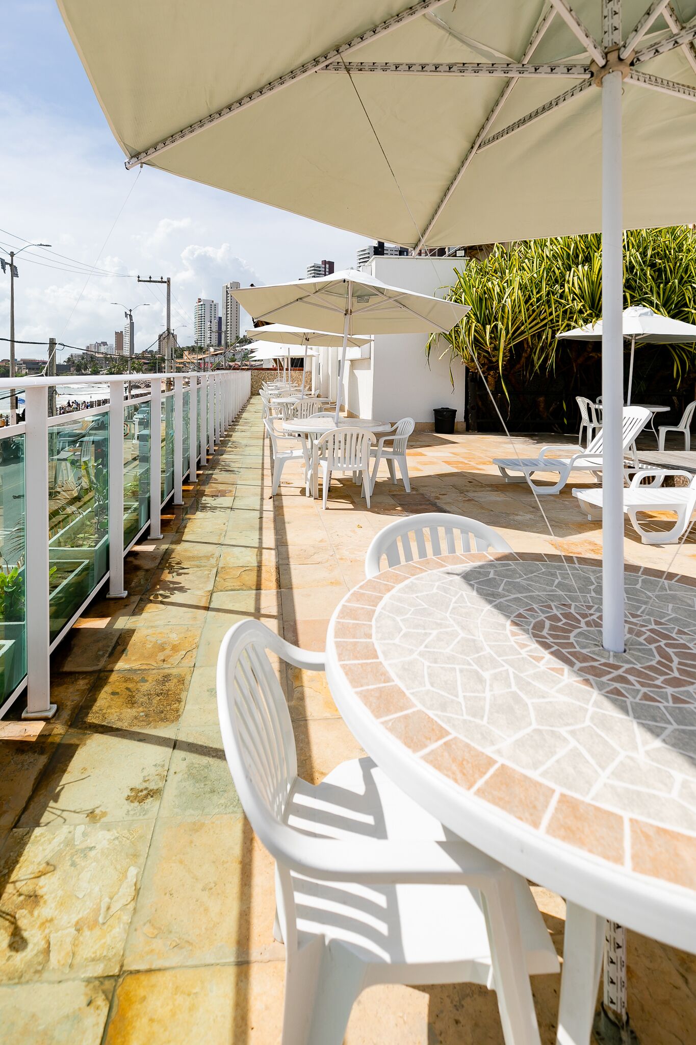 2 piscinas externas, espreguiçadeiras