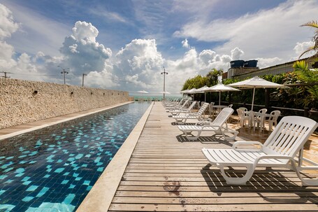 2 piscinas al aire libre, sillones reclinables de piscina