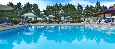 Außenpool, Liegestühle