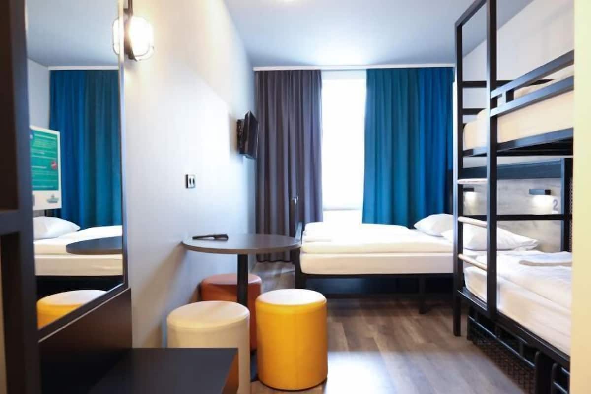 1 bedroom, desk, iron/ironing board, free WiFi