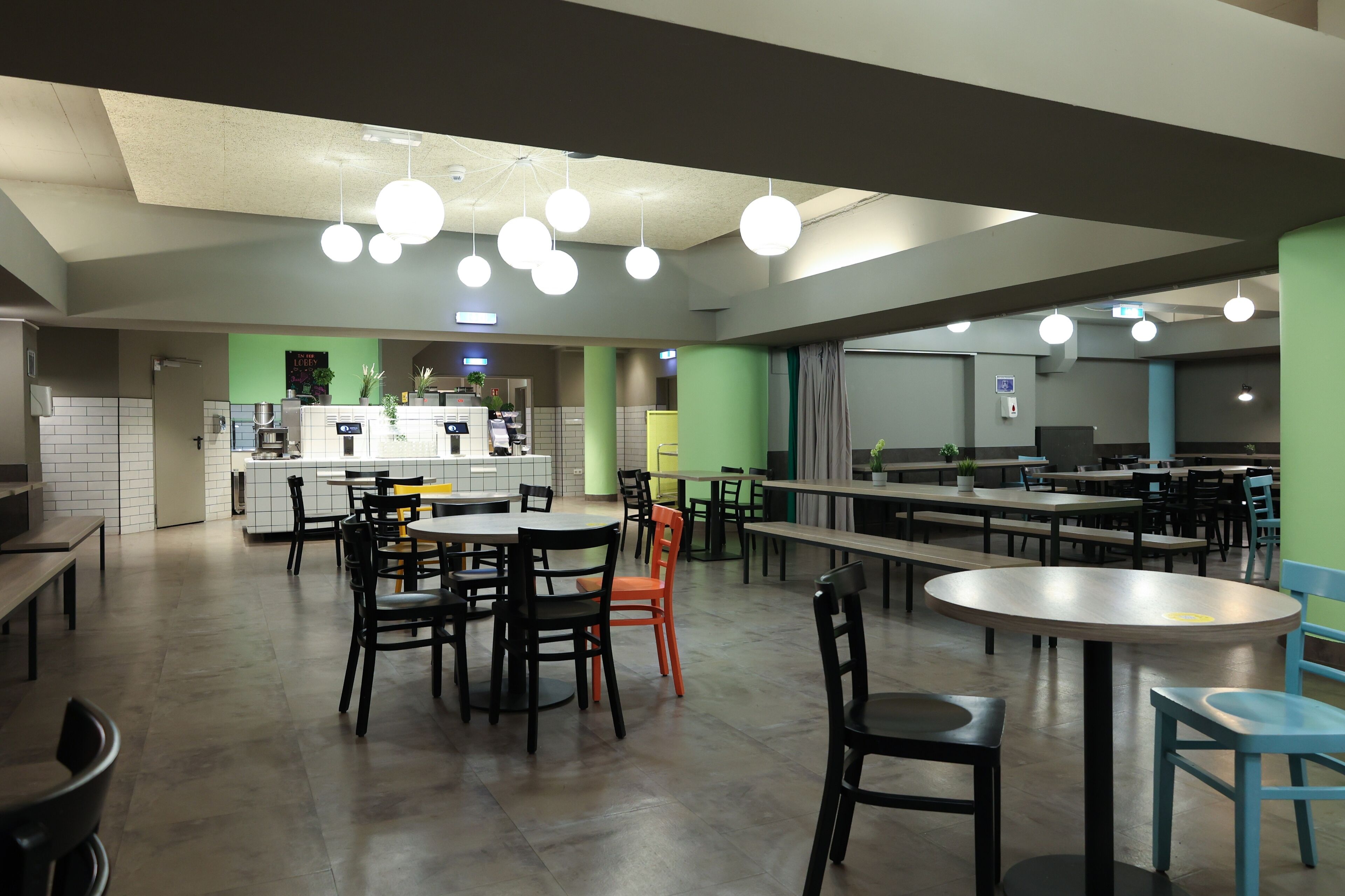 Daily buffet breakfast (EUR 11.90 per person)