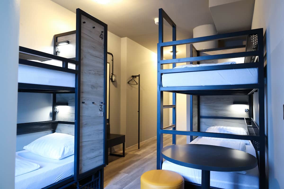 Bed in 4-Bed Dormitory | Schreibtisch, Bügeleisen/Bügelbrett, kostenloses WLAN, Bettwäsche