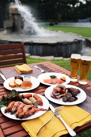 2 restaurants; breakfast, lunch, dinner and brunch served  - The K-Hotel Seoul (Seoul)