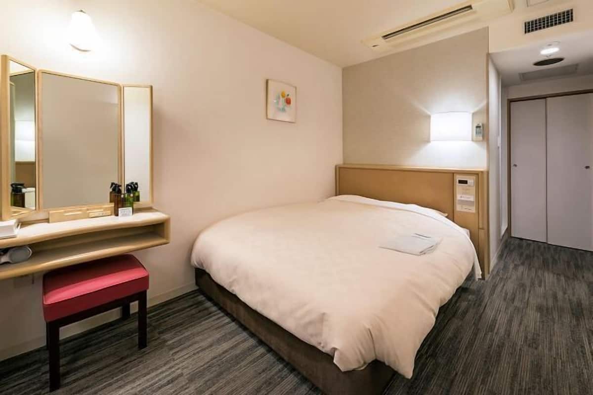 Desk, WiFi (free), bed sheets