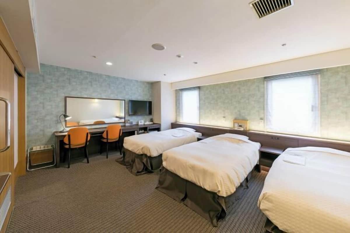 Desk, WiFi (free), bed sheets