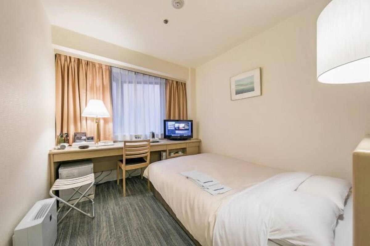 Desk, free WiFi, bed sheets, wheelchair access