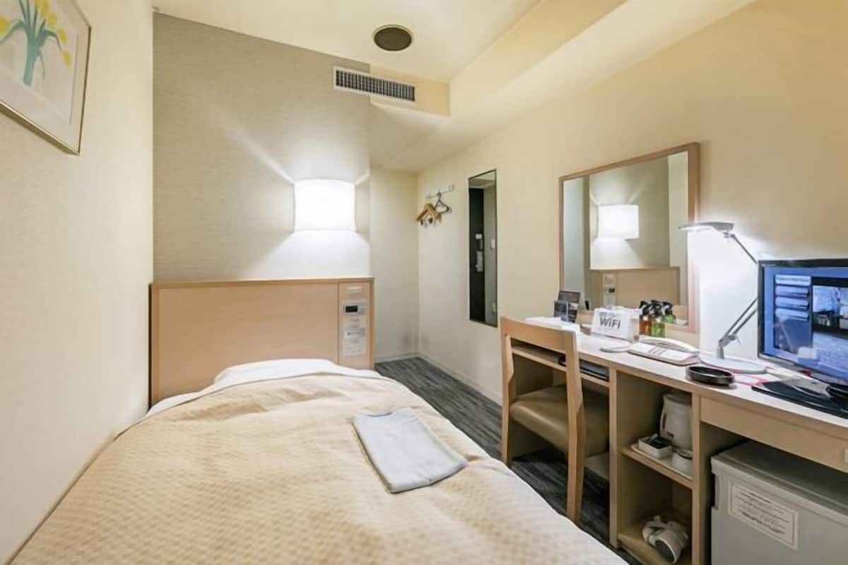 Desk, WiFi (free), bed sheets