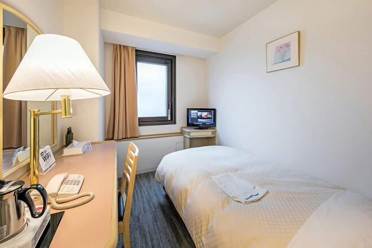 Desk, free WiFi, bed sheets, wheelchair access