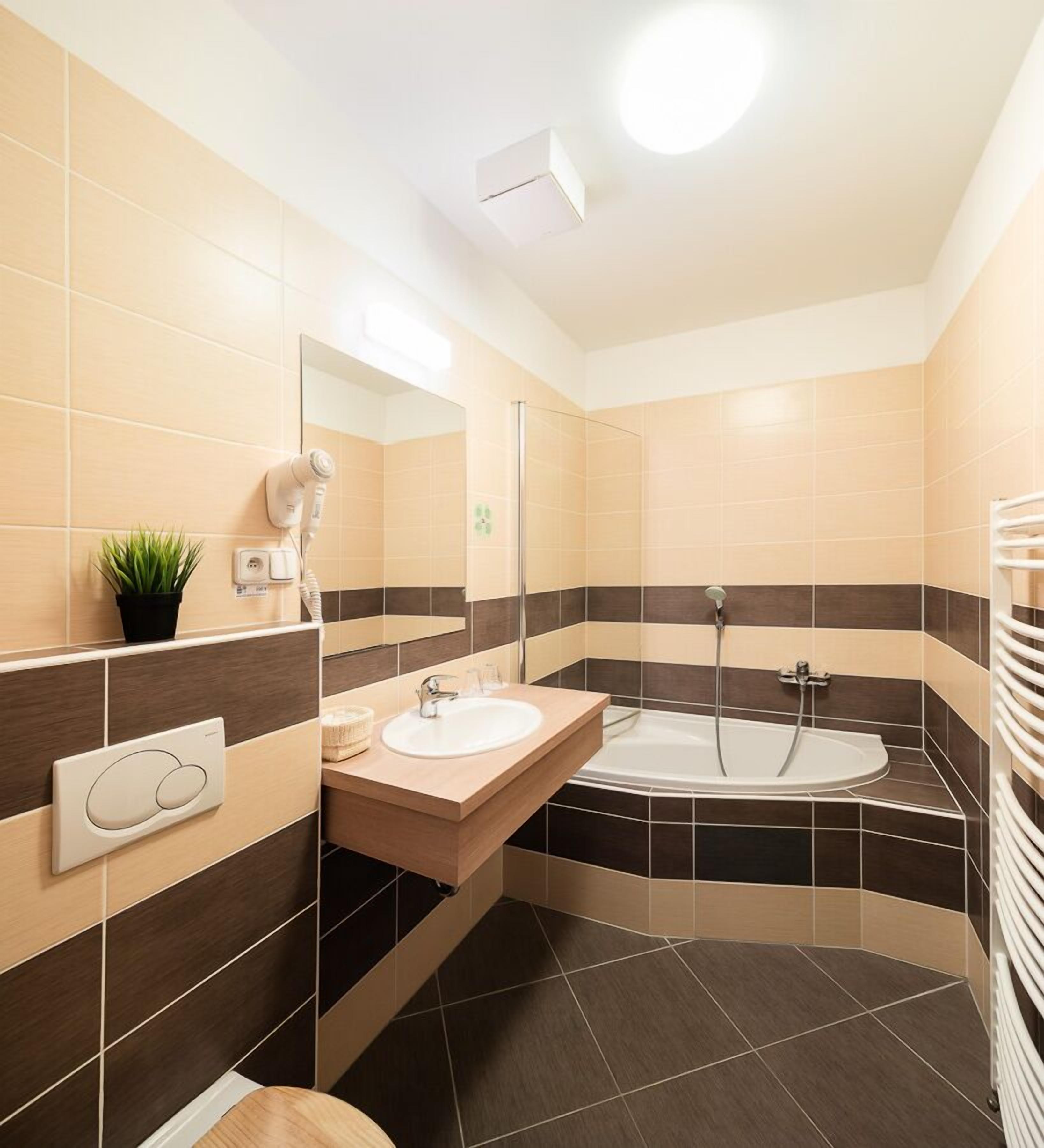duplex | bathroom | shower, free toiletries, hair dryer, towels