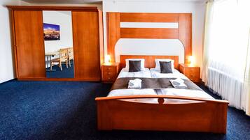 Quadruple Room | In-room safe, desk, blackout curtains, cots/infant beds