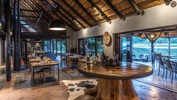 TĂ€gliches inbegriffenes groĂes FrĂŒhstĂŒck