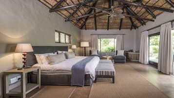 River Lodge Suite | 1 多间卧室、迷你吧、客房内保险箱、办公桌