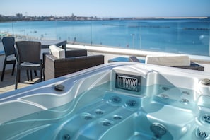 Superior Studio, Jacuzzi in Terrace, Sea View | Private pool